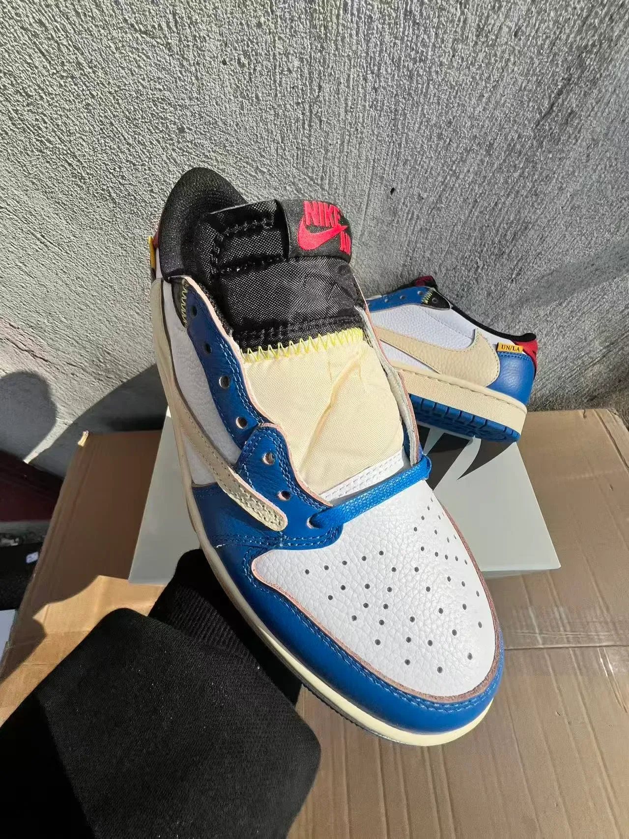 Nike Blue White Low-Top Silhouette Multi-Panel Leather Construction Lifestyle Sneakers 2