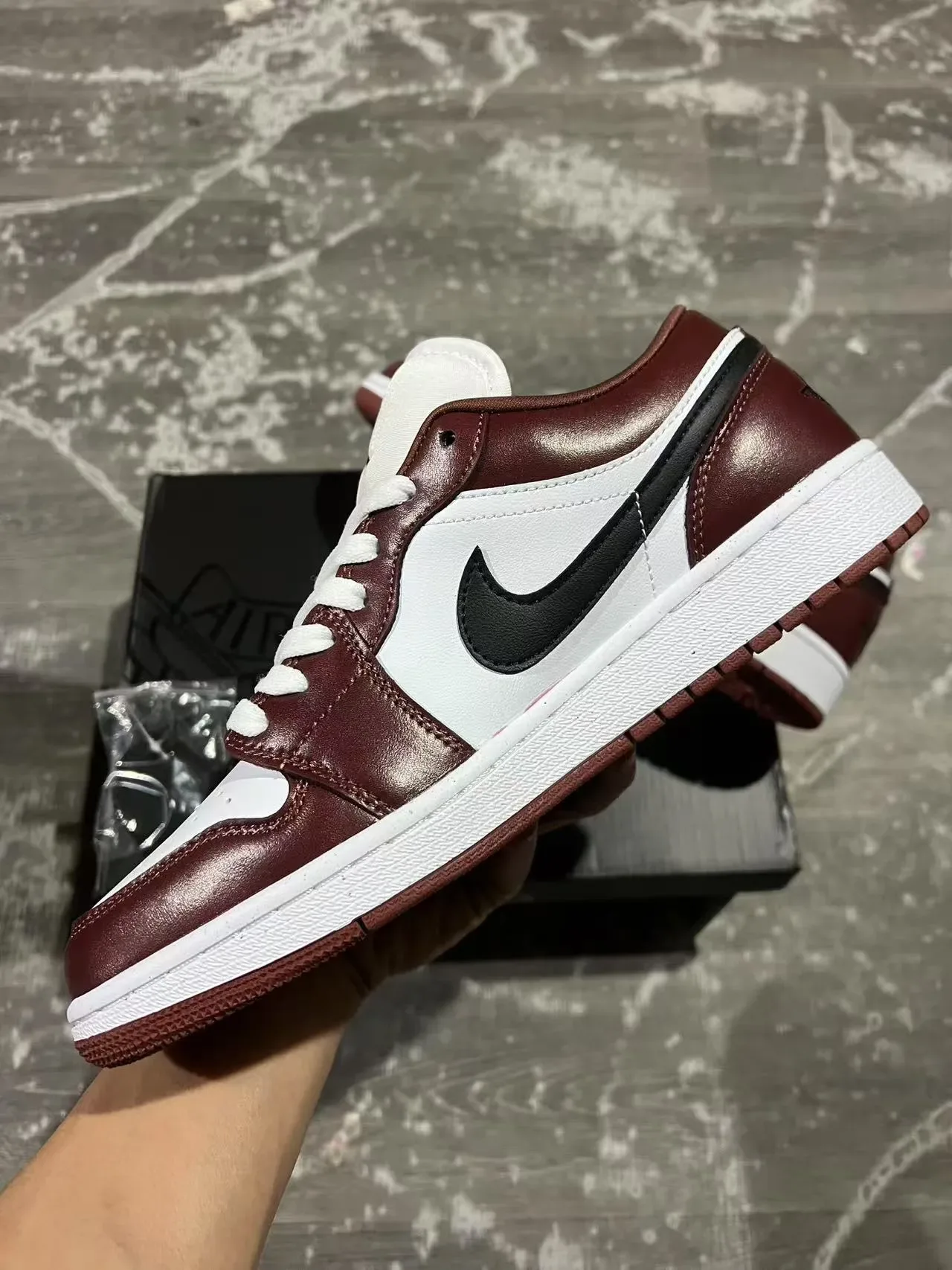 Nike حذاء سبورز بورجوندي أسود لوتوب جلد بانيلد لايف ستايل 5