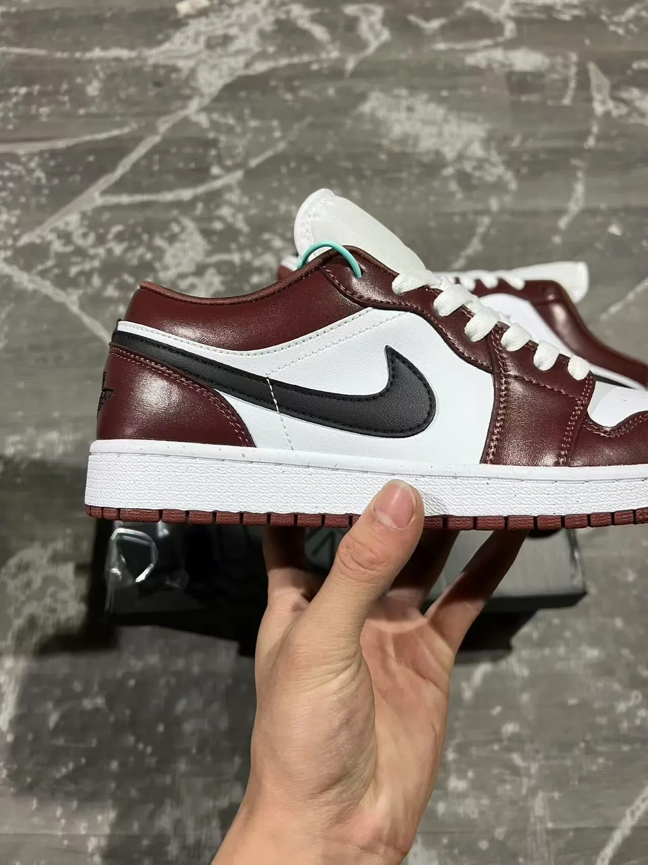 Nike حذاء سبورز بورجوندي أسود لوتوب جلد بانيلد لايف ستايل 7