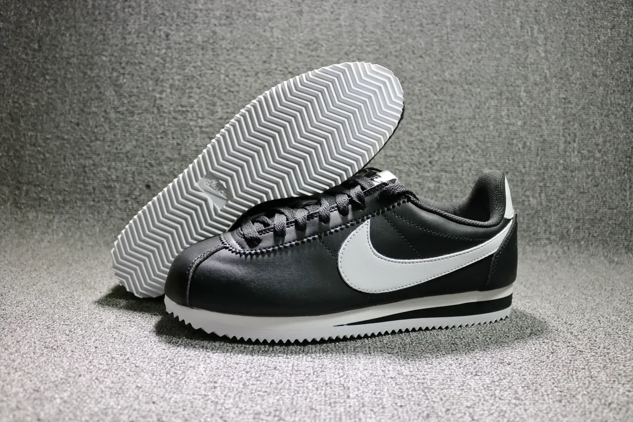 Nike Cortez Tênis Lifestyle Preto e Branco 5