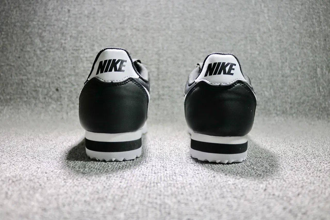 Nike Cortez Tênis Lifestyle Preto e Branco 7
