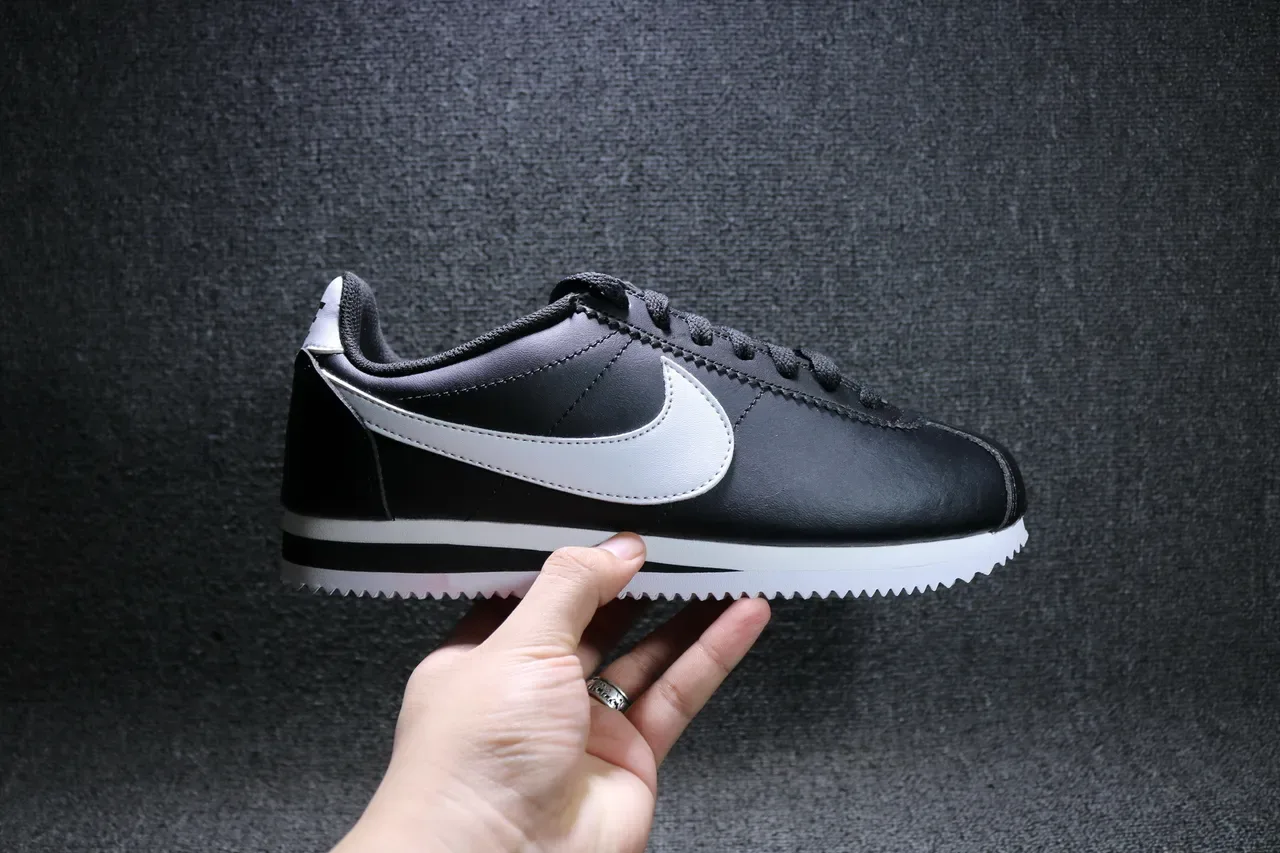 Nike Cortez Tênis Lifestyle Preto e Branco 9