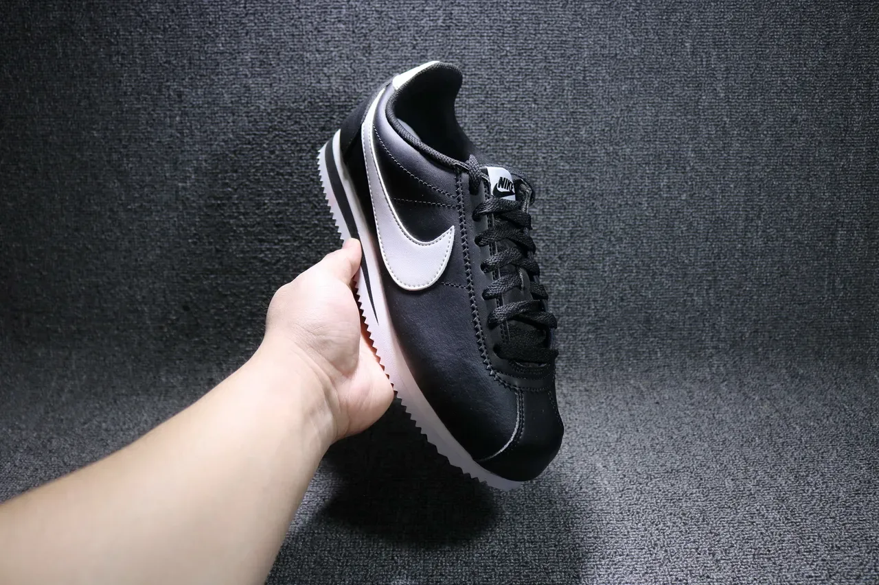 Nike Cortez Tênis Lifestyle Preto e Branco 10
