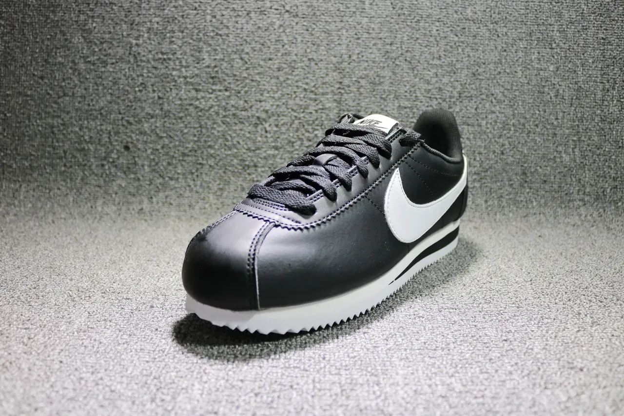 Nike Cortez Tênis Lifestyle Preto e Branco 11