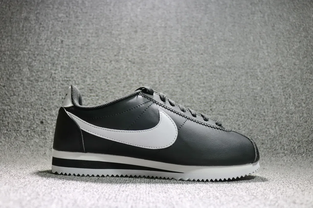 Nike Cortez Tênis Lifestyle Preto e Branco 12