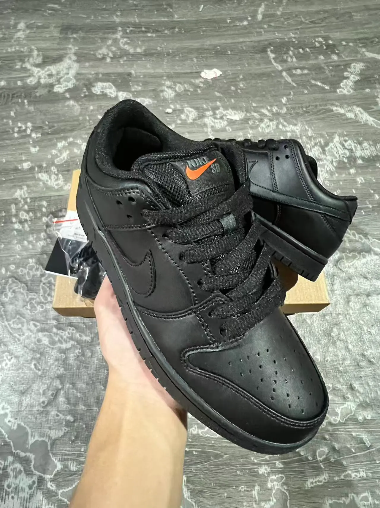 Nike Dunk Low 全黑滑板鞋 2