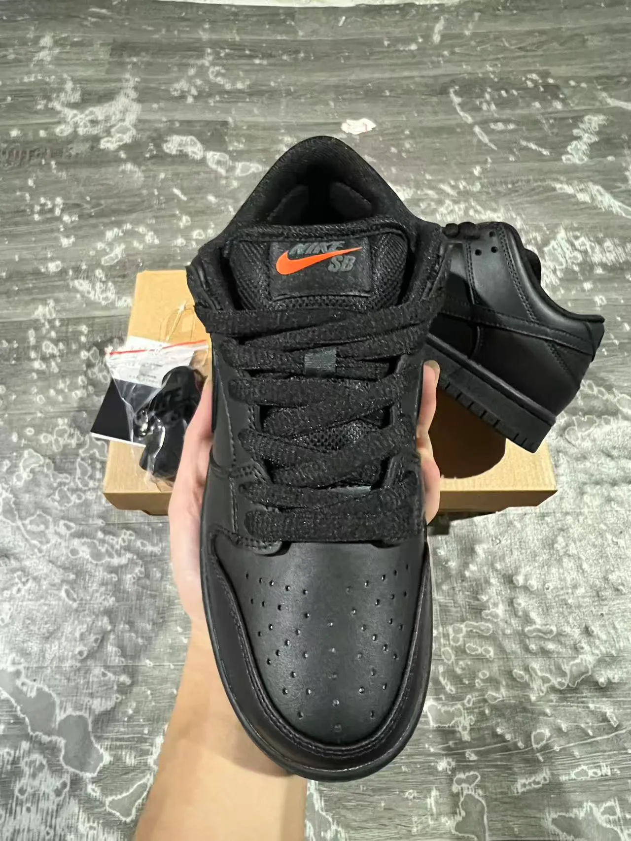 Nike Dunk Low 全黑滑板鞋 3