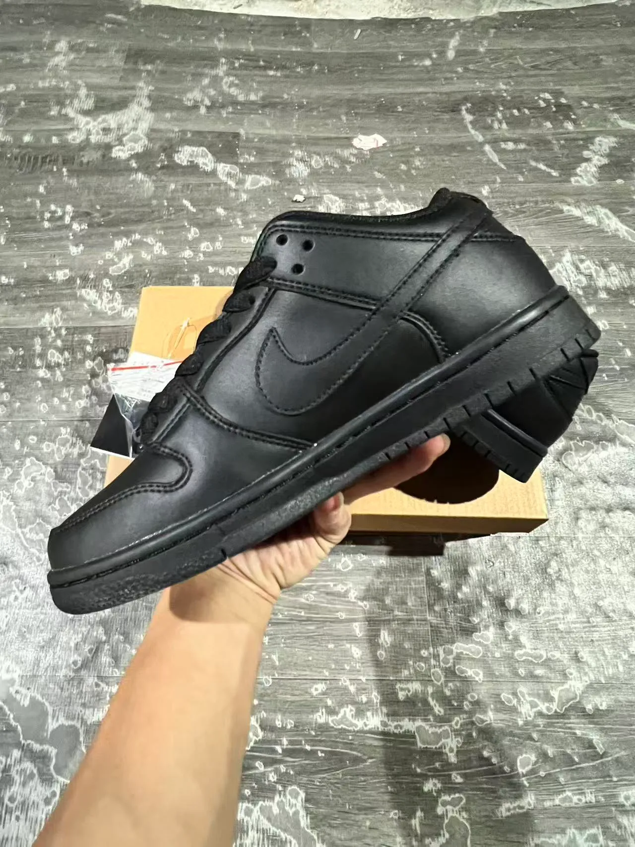 Nike Dunk Low 全黑滑板鞋 5