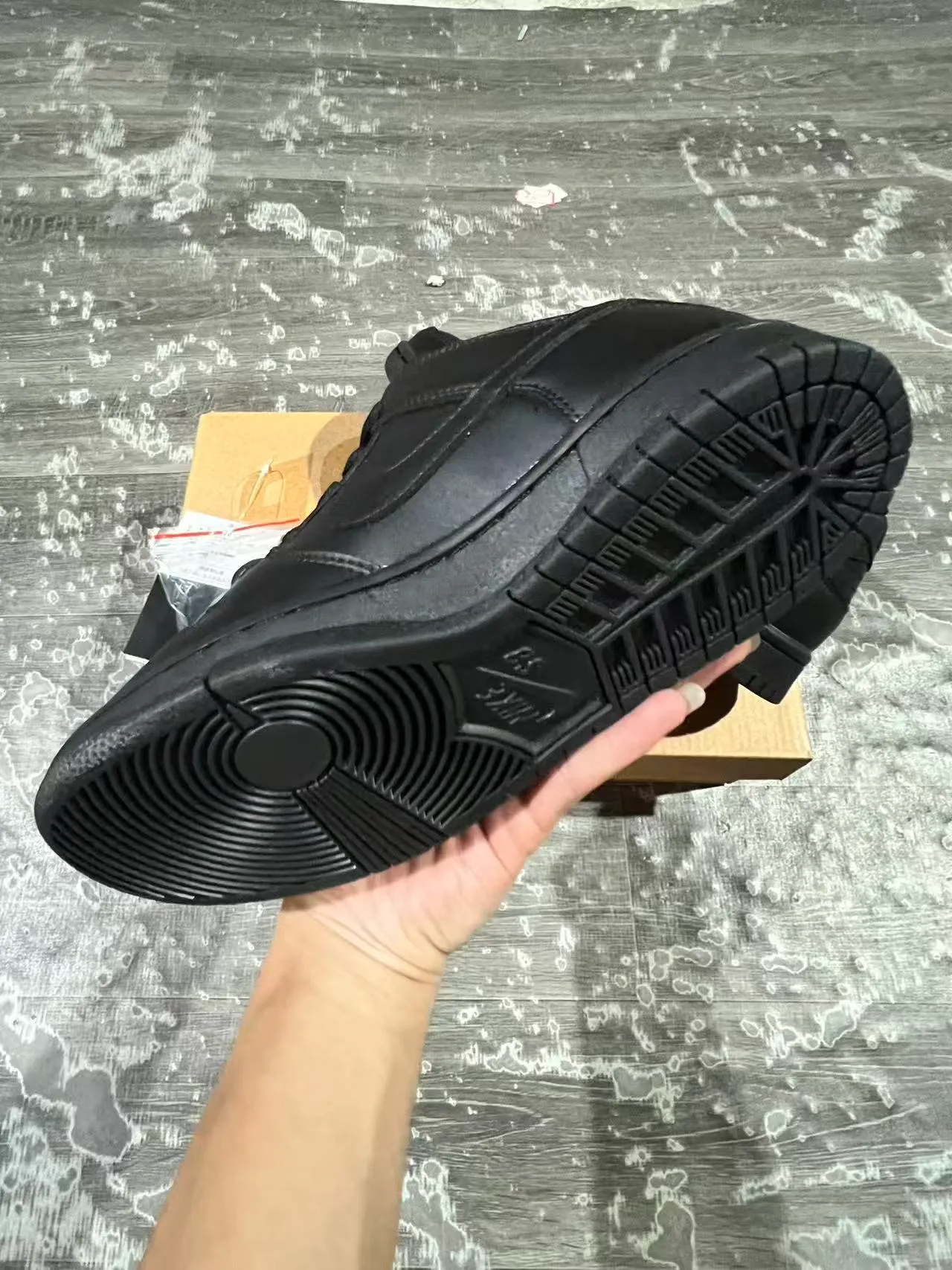 Nike Dunk Low 全黑滑板鞋 6