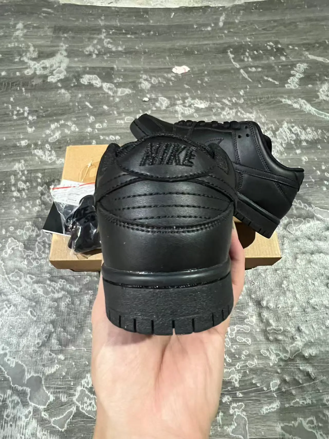 Nike Dunk Low 全黑滑板鞋 8