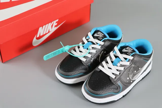 Nike Dunk Low Batman 黑红滑板鞋 10