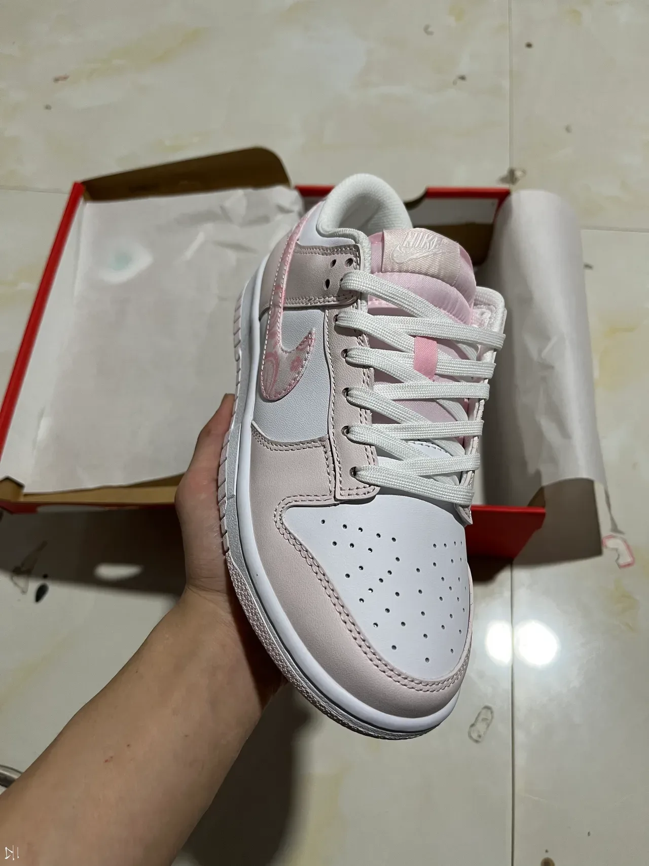 Nike Dunk Low Chaussures Lifestyle Rose avec Swoosh Motif 2