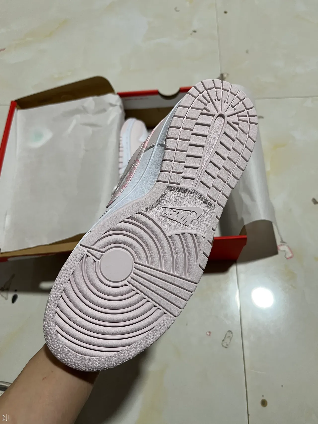 Nike Dunk Low Chaussures Lifestyle Rose avec Swoosh Motif 5