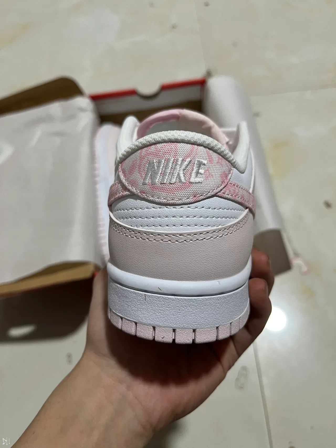 Nike Dunk Low Chaussures Lifestyle Rose avec Swoosh Motif 6