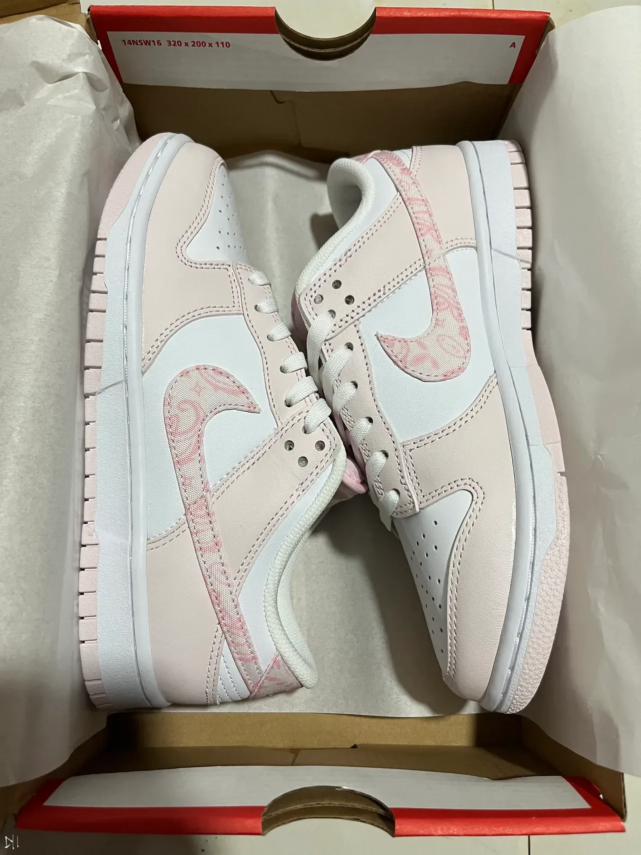 Nike Dunk Low Chaussures Lifestyle Rose avec Swoosh Motif 7