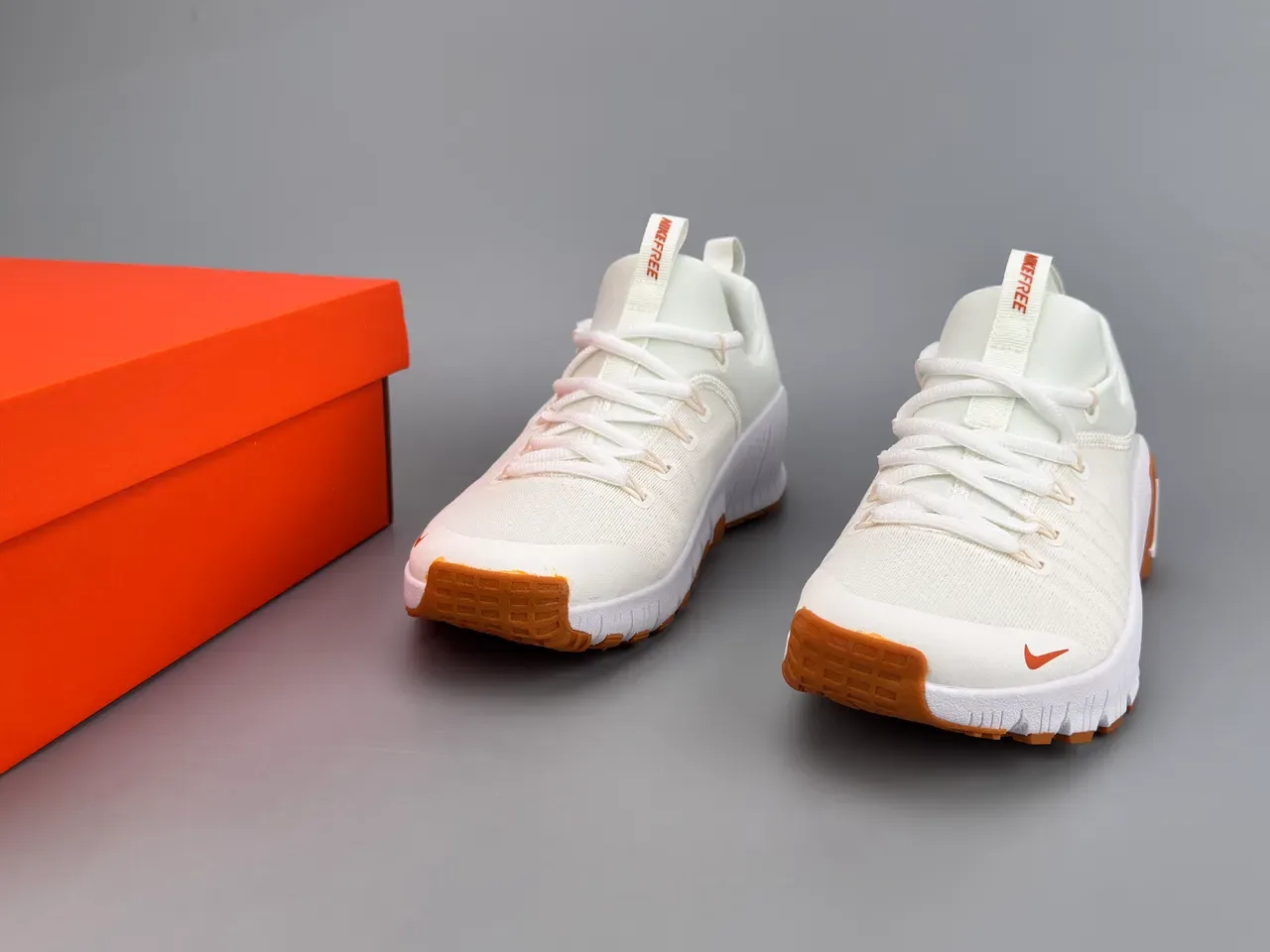 Nike Free Beige Brown Knit Upper Segmented Flex-Groove Midsole Chaussures de course 3