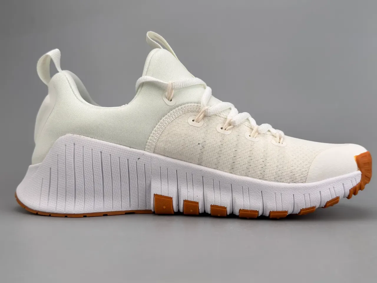 Nike Free Beige Brown Knit Upper Segmented Flex-Groove Midsole Chaussures de course 10