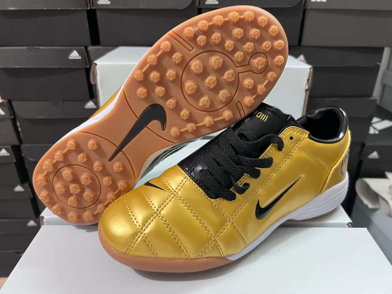 Nike Gold Black Metallic Quilted Upper Swoosh And Laces Indoor Soccer Shoes 9