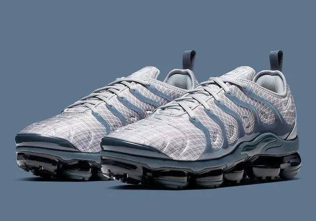 Nike Gray Blue Grid-Textured Mesh Upper Wavy Translucent TPU Cage Lifestyle Sneakers 3
