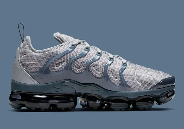 Nike Gray Blue Grid-Textured Mesh Upper Wavy Translucent TPU Cage Lifestyle Sneakers 4
