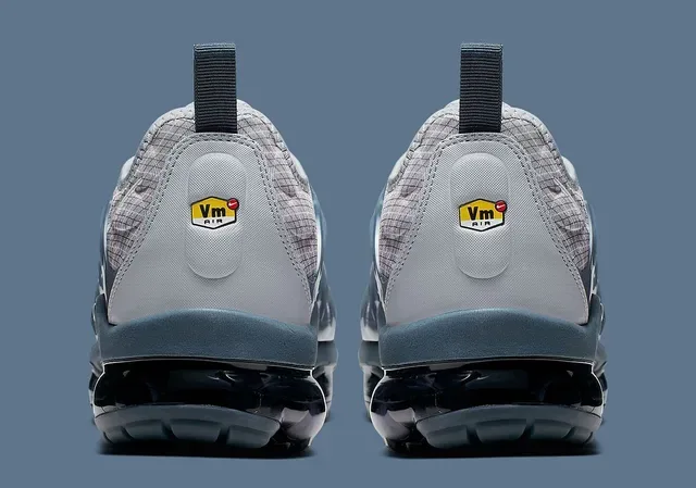 Nike Gray Blue Grid-Textured Mesh Upper Wavy Translucent TPU Cage Lifestyle Sneakers 5