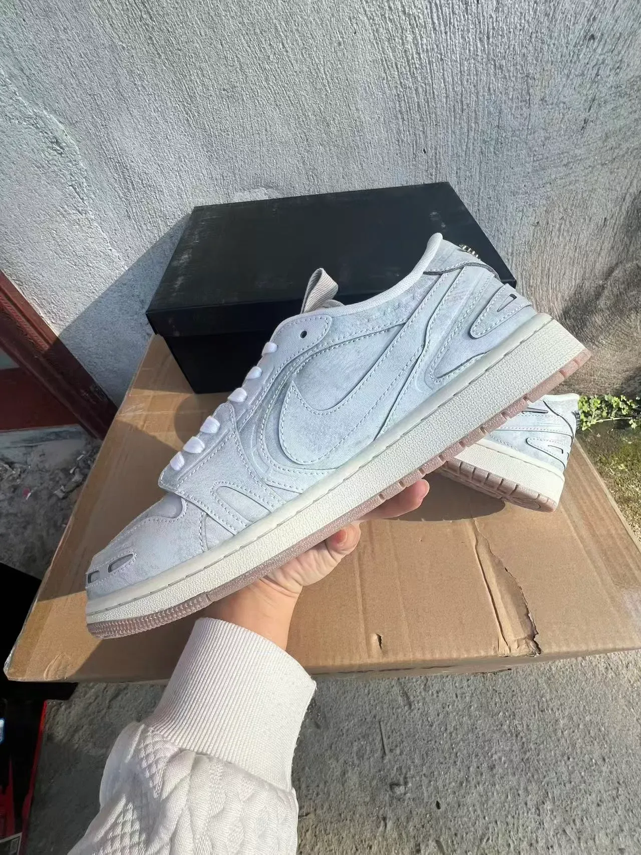 Nike Gray White Low-Top Metallic Swoosh Lifestyle Sneakers 5