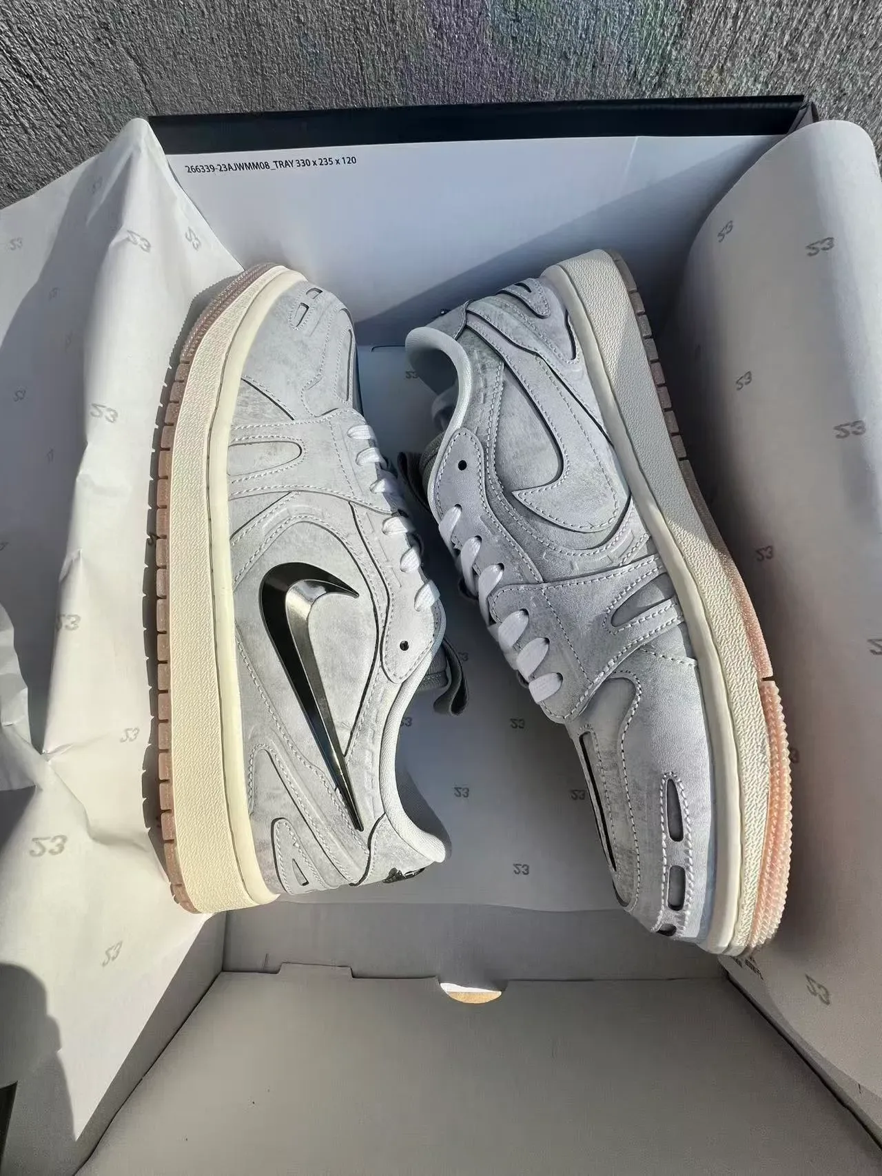 Nike Gray White Low-Top Metallic Swoosh Lifestyle Sneakers 9