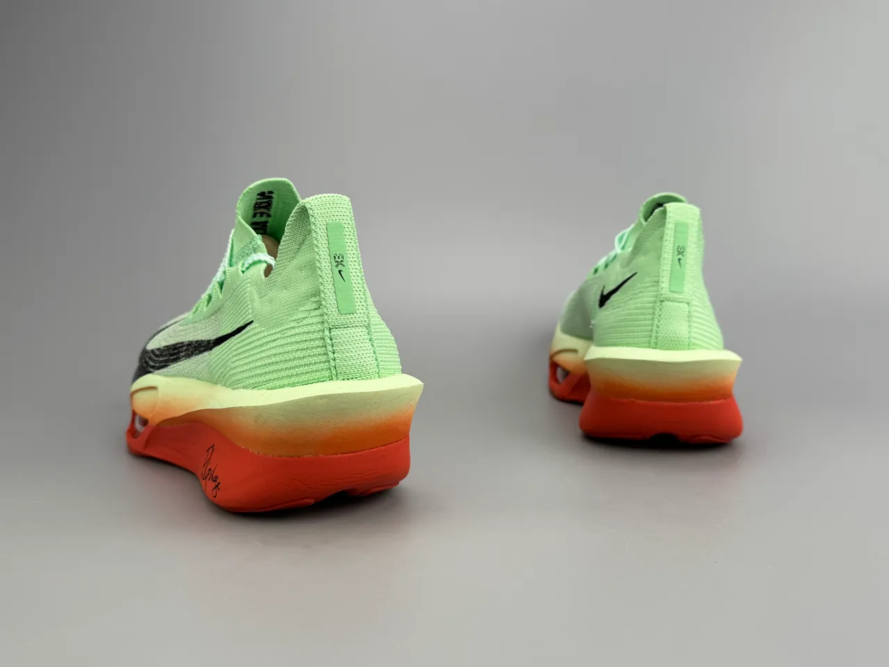 Nike Green Red Knit Upper Gradient Midsole Running Shoes 6