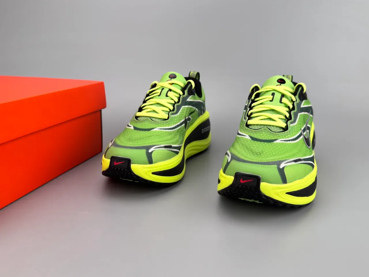 Nike Green Yellow Engineered Mesh Upper Wave-Patterned Overlays Running Shoes 3