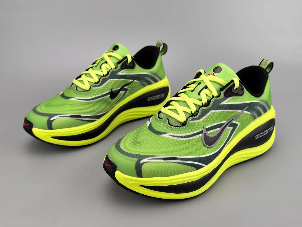 Nike Green Yellow Engineered Mesh Upper Wave-Patterned Overlays Running Shoes 5