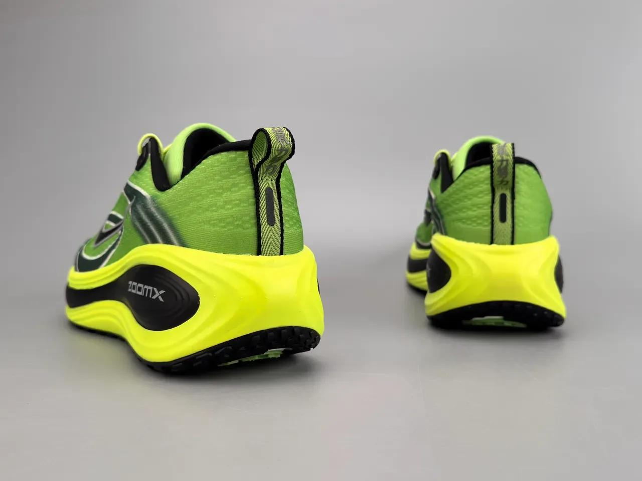 Nike Green Yellow Engineered Mesh Upper Wave-Patterned Overlays Running Shoes 6