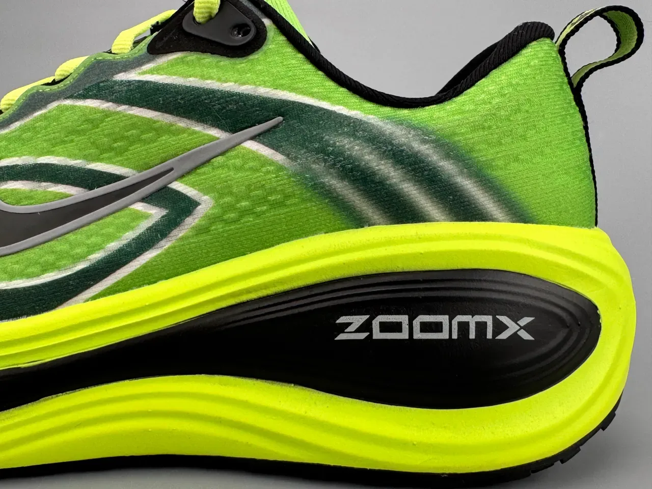 Nike Green Yellow Engineered Mesh Upper Wave-Patterned Overlays Running Shoes 7