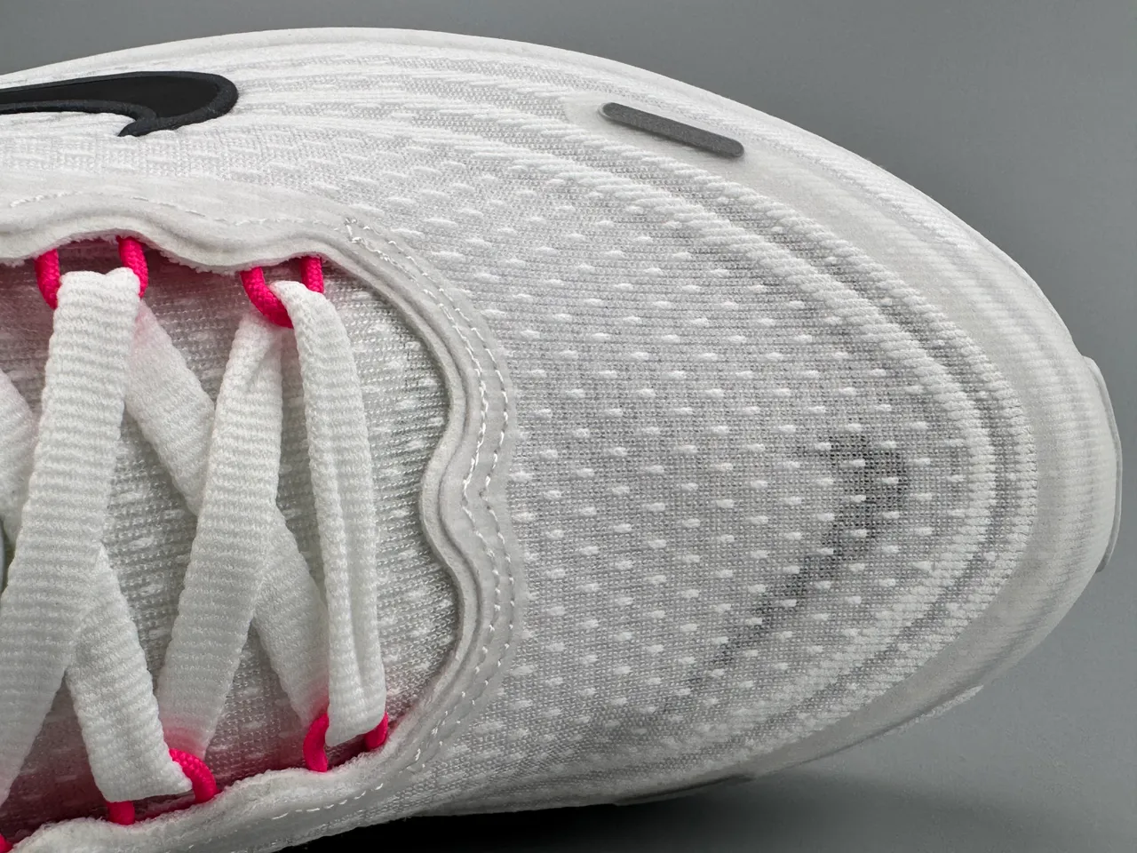 Nike Invincible Run White Pink Engineered Knit Upper Translucent Wave Midsole Running Shoes 2