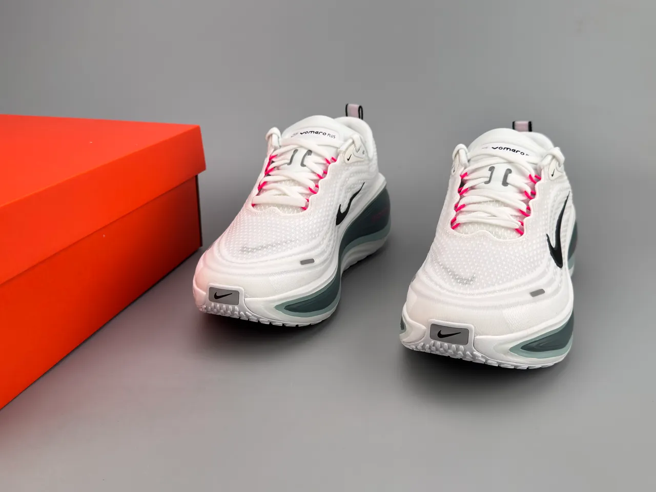 Nike Invincible Run White Pink Engineered Knit Upper Translucent Wave Midsole Running Shoes 3