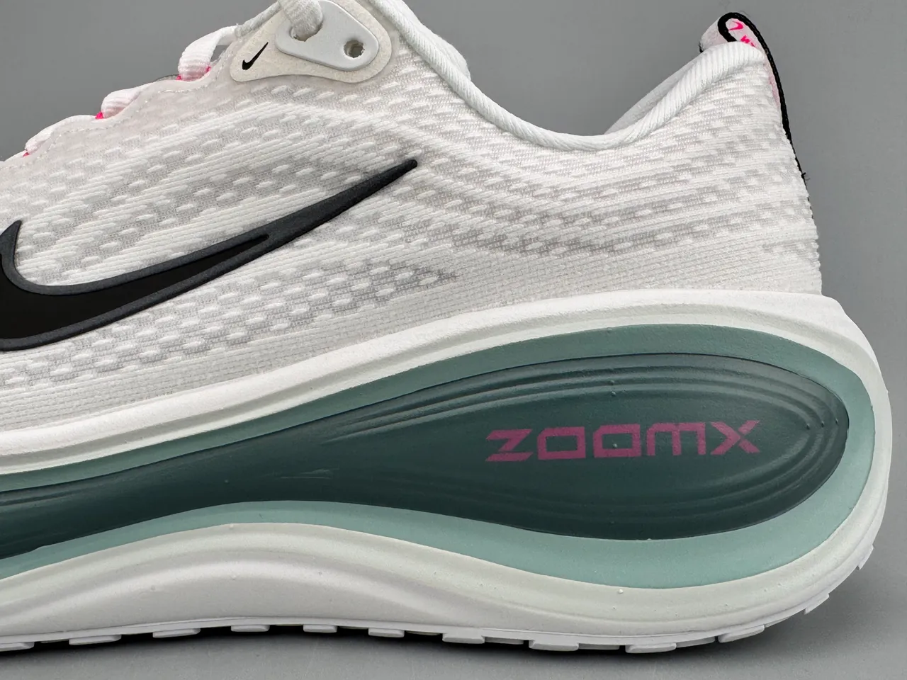 Nike Invincible Run White Pink Engineered Knit Upper Translucent Wave Midsole Running Shoes 7