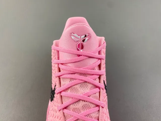 Nike Kobe Rosa Preto Superior Texturizada Pébbled Sobreposição Swoosh Tênis de Basquete 6