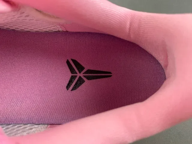 Nike Kobe Rosa Preto Superior Texturizada Pébbled Sobreposição Swoosh Tênis de Basquete 7