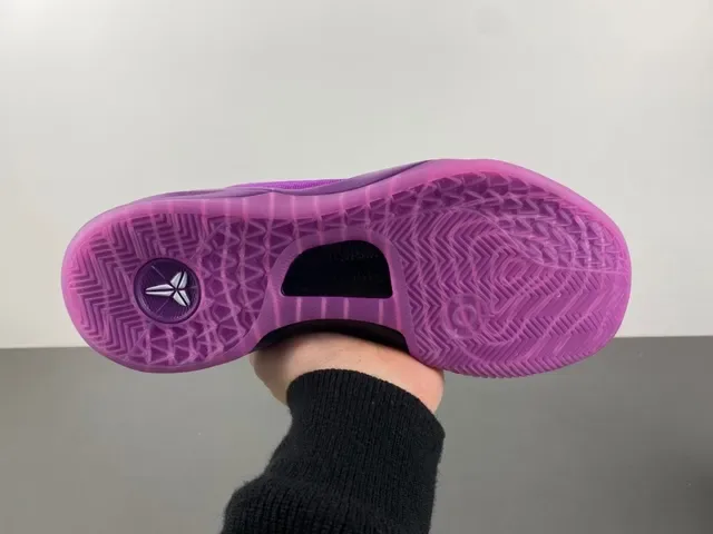 Nike Kobe 紫白针织低帮篮球鞋 11