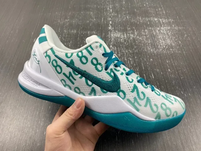 Nike Kobe White Blue Low-Top Silhouette Numeric Print Upper Basketball Shoes 3