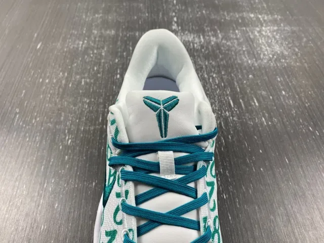 Nike Kobe White Blue Low-Top Silhouette Numeric Print Upper Basketball Shoes 13