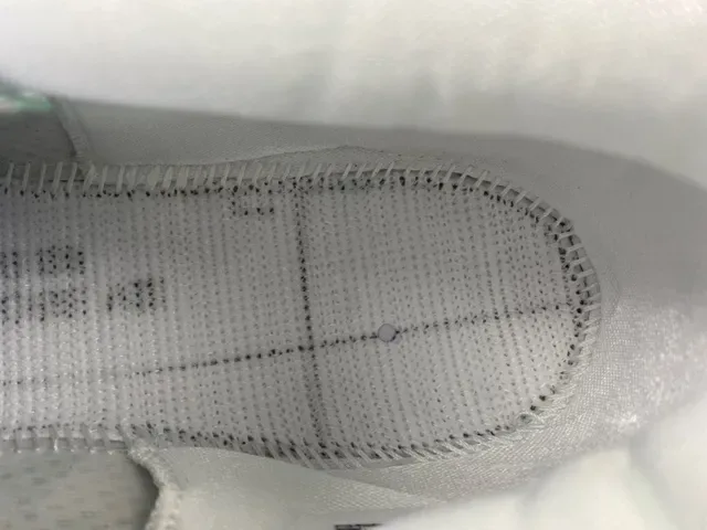 Nike Kobe White Blue Low-Top Silhouette Numeric Print Upper Basketball Shoes 18
