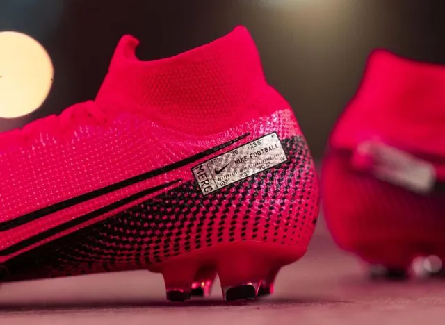 Nike Mercurial Vapor Chaussures de football à crampons pour terrain ferme 12