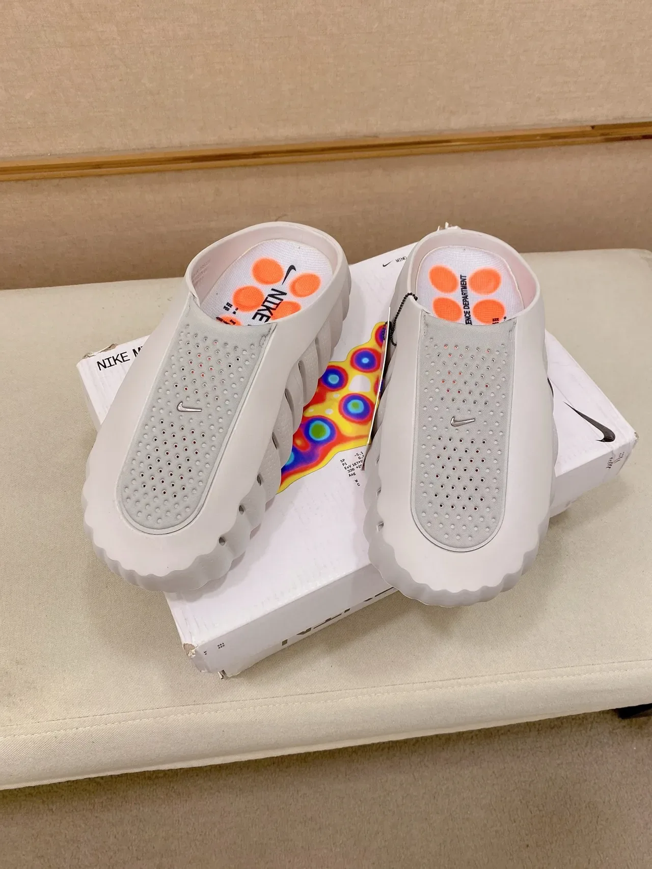 Nike Mind Orange White Molded Wavy Sole Perforated Strap Upper Slippers 11