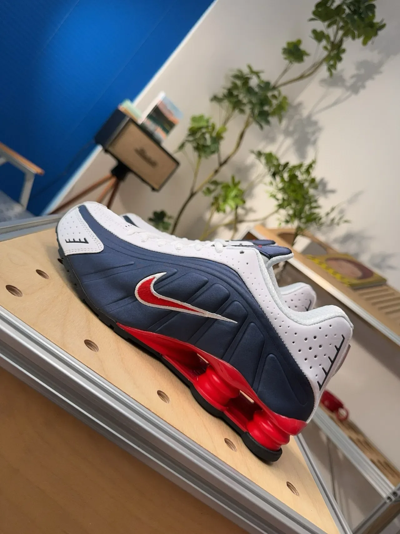 Zapatillas Lifestyle Nike Navy Red Shox Sistema de Amortiguación Upper Perforado 4