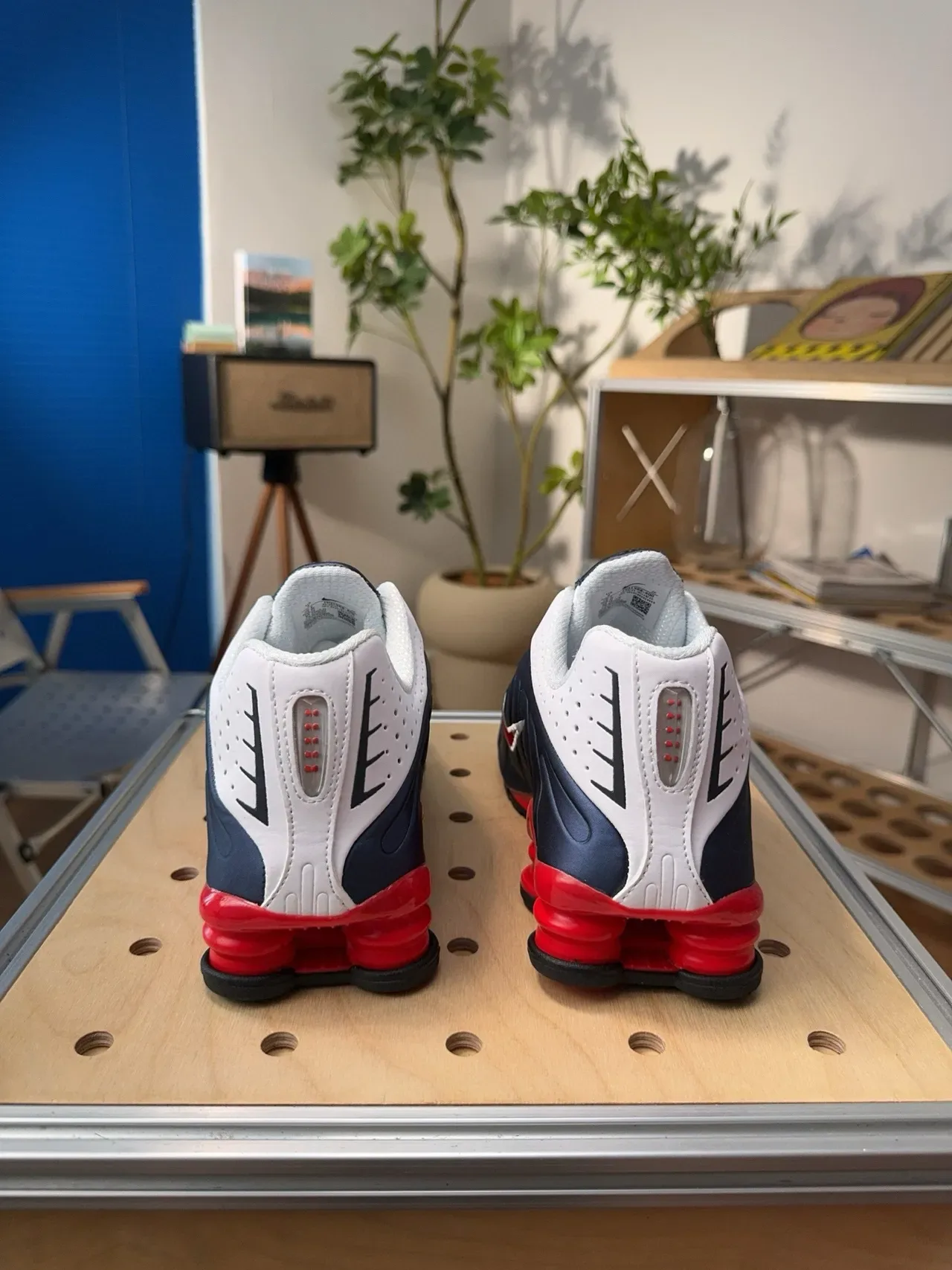 Zapatillas Lifestyle Nike Navy Red Shox Sistema de Amortiguación Upper Perforado 6