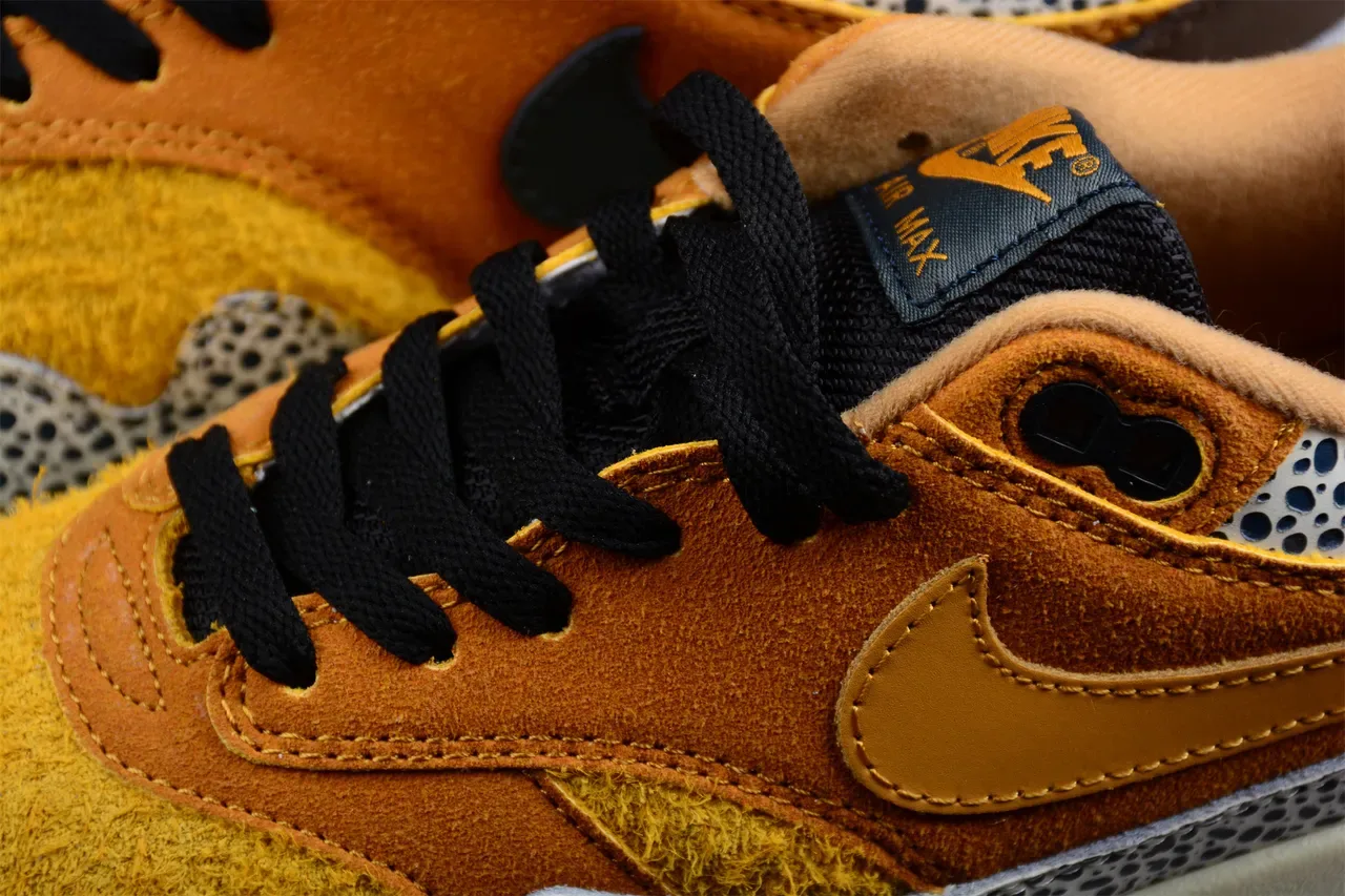 Nike Tênis Lifestyle Low-Top de Camurça com Overlay Speckled em Laranja Bege 8