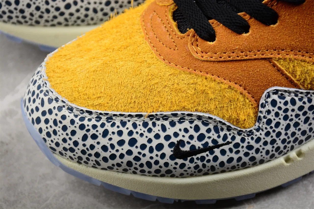 Nike Tênis Lifestyle Low-Top de Camurça com Overlay Speckled em Laranja Bege 9