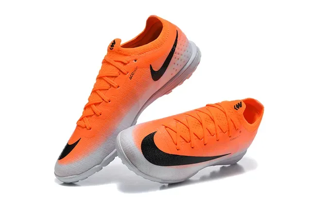 Nike Chaussures de Football Turf Orange et Noir Low-Cut Knit Upper Gradient Fade 2