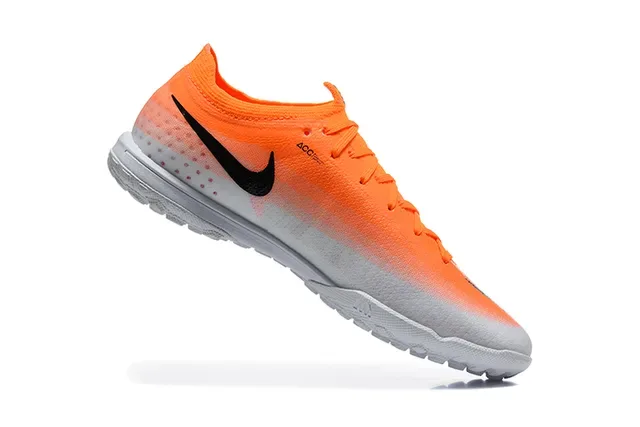 Nike Chaussures de Football Turf Orange et Noir Low-Cut Knit Upper Gradient Fade 3