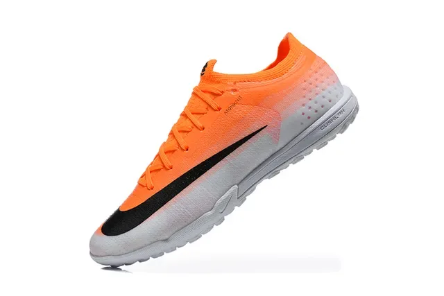Nike Chaussures de Football Turf Orange et Noir Low-Cut Knit Upper Gradient Fade 4